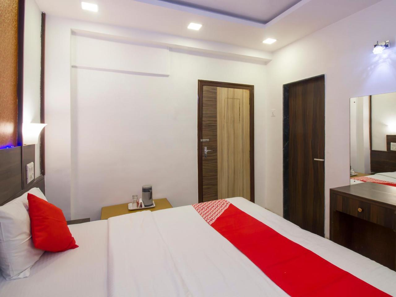 Oyo Flagship 19825 Hotel Panchratna Panvel Eksteriør billede