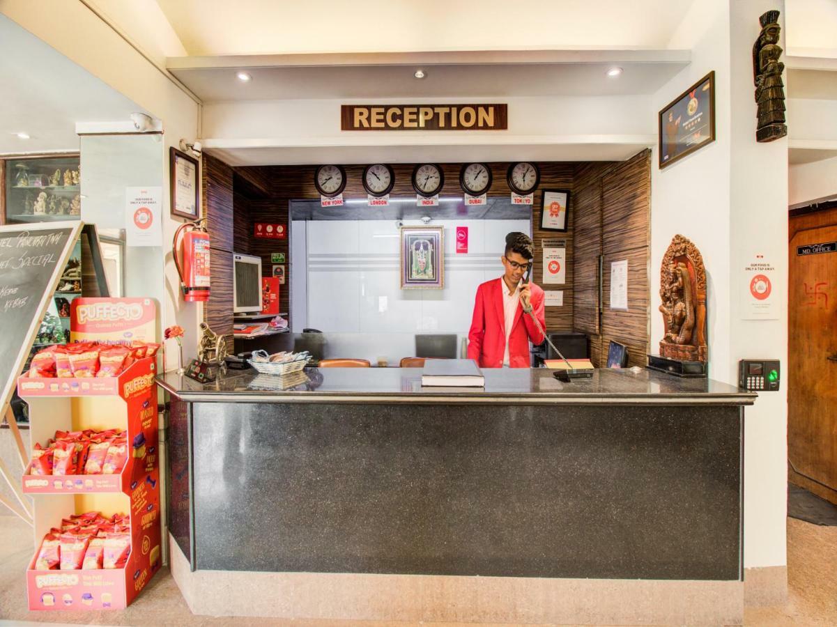 Oyo Flagship 19825 Hotel Panchratna Panvel Eksteriør billede