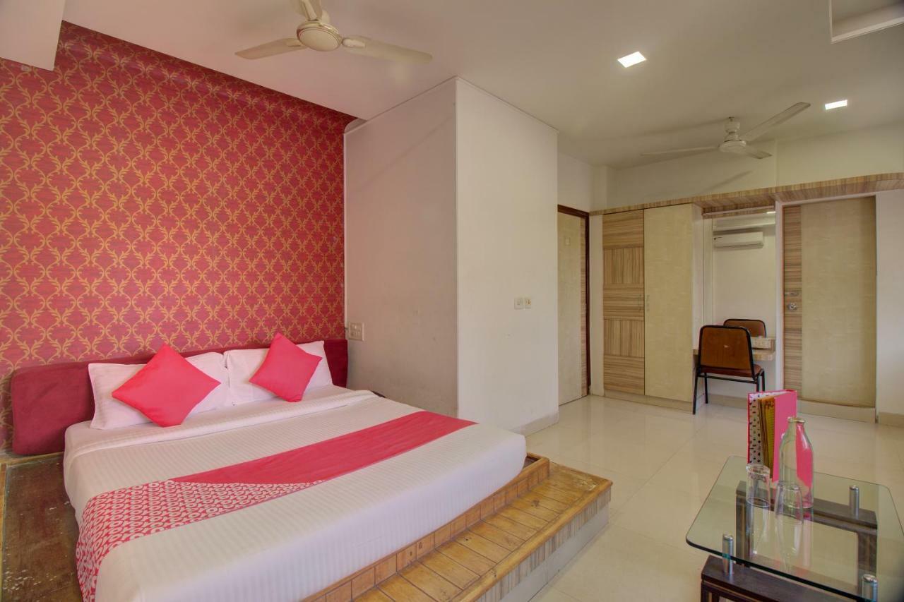 Oyo Flagship 19825 Hotel Panchratna Panvel Eksteriør billede