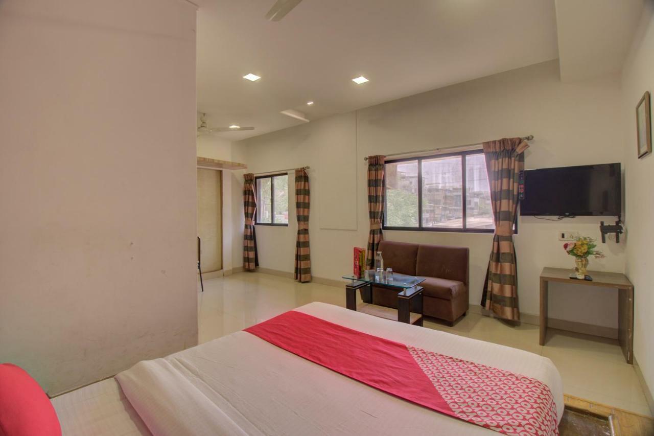 Oyo Flagship 19825 Hotel Panchratna Panvel Eksteriør billede