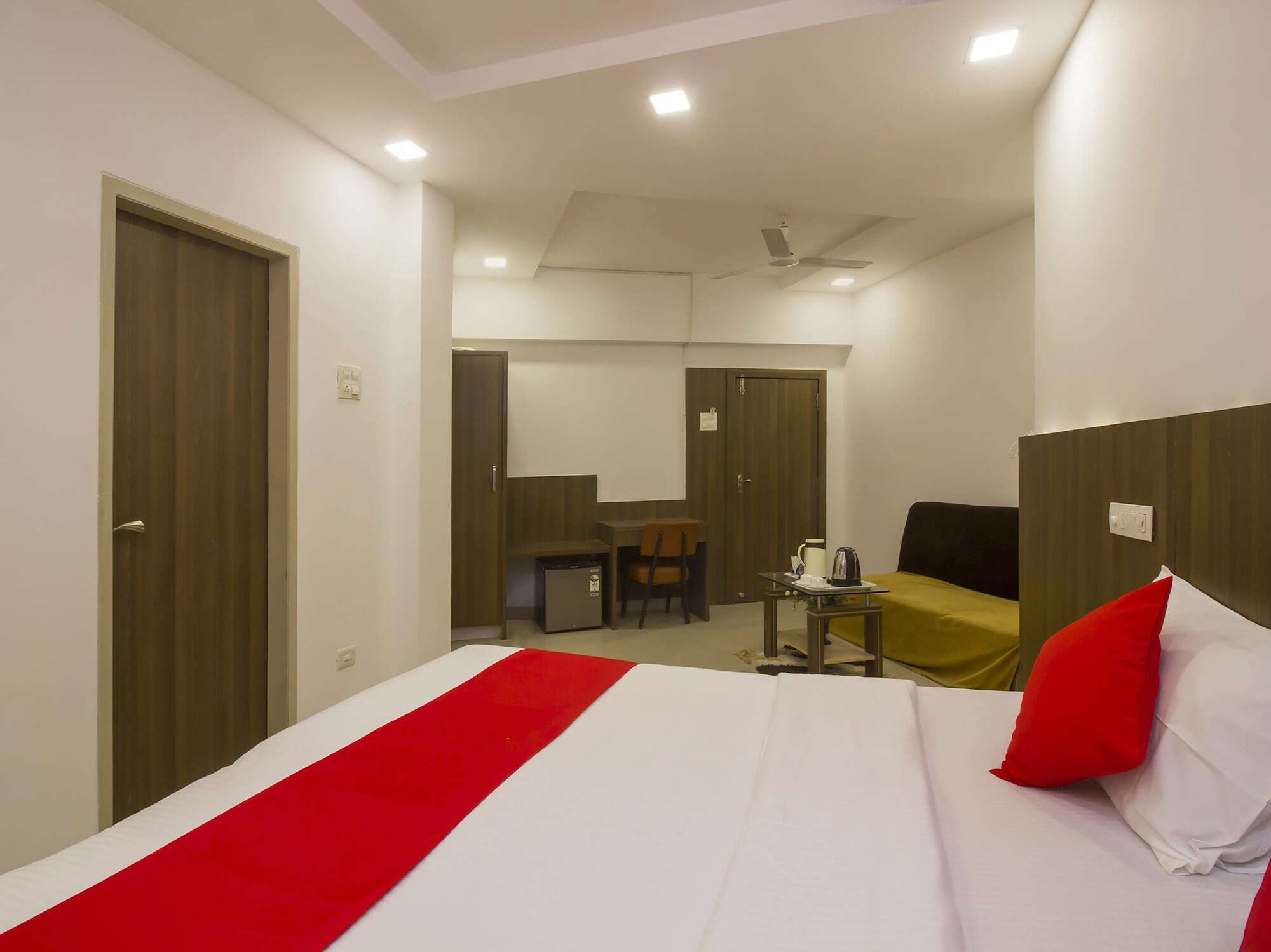 Oyo Flagship 19825 Hotel Panchratna Panvel Eksteriør billede
