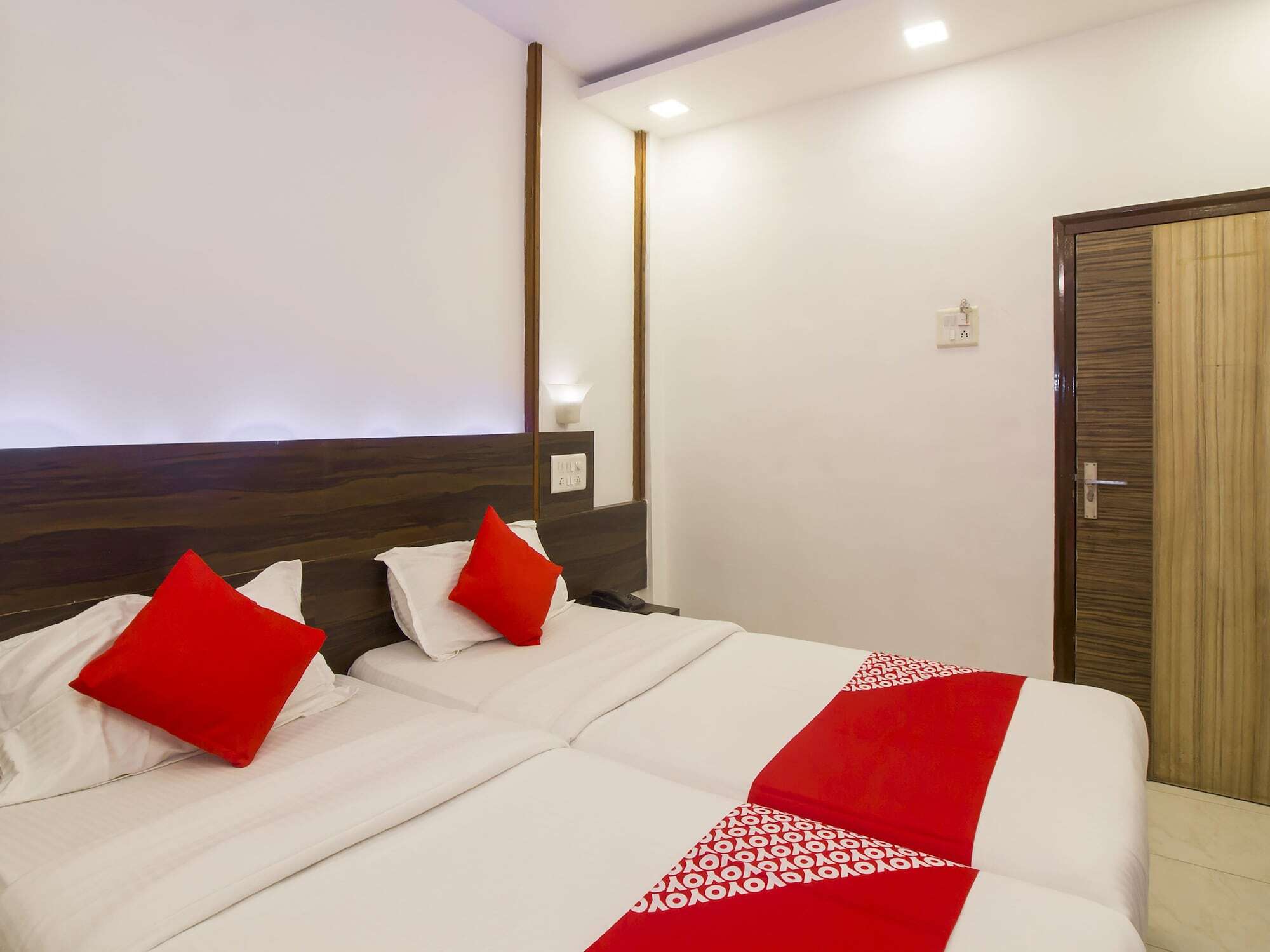 Oyo Flagship 19825 Hotel Panchratna Panvel Eksteriør billede